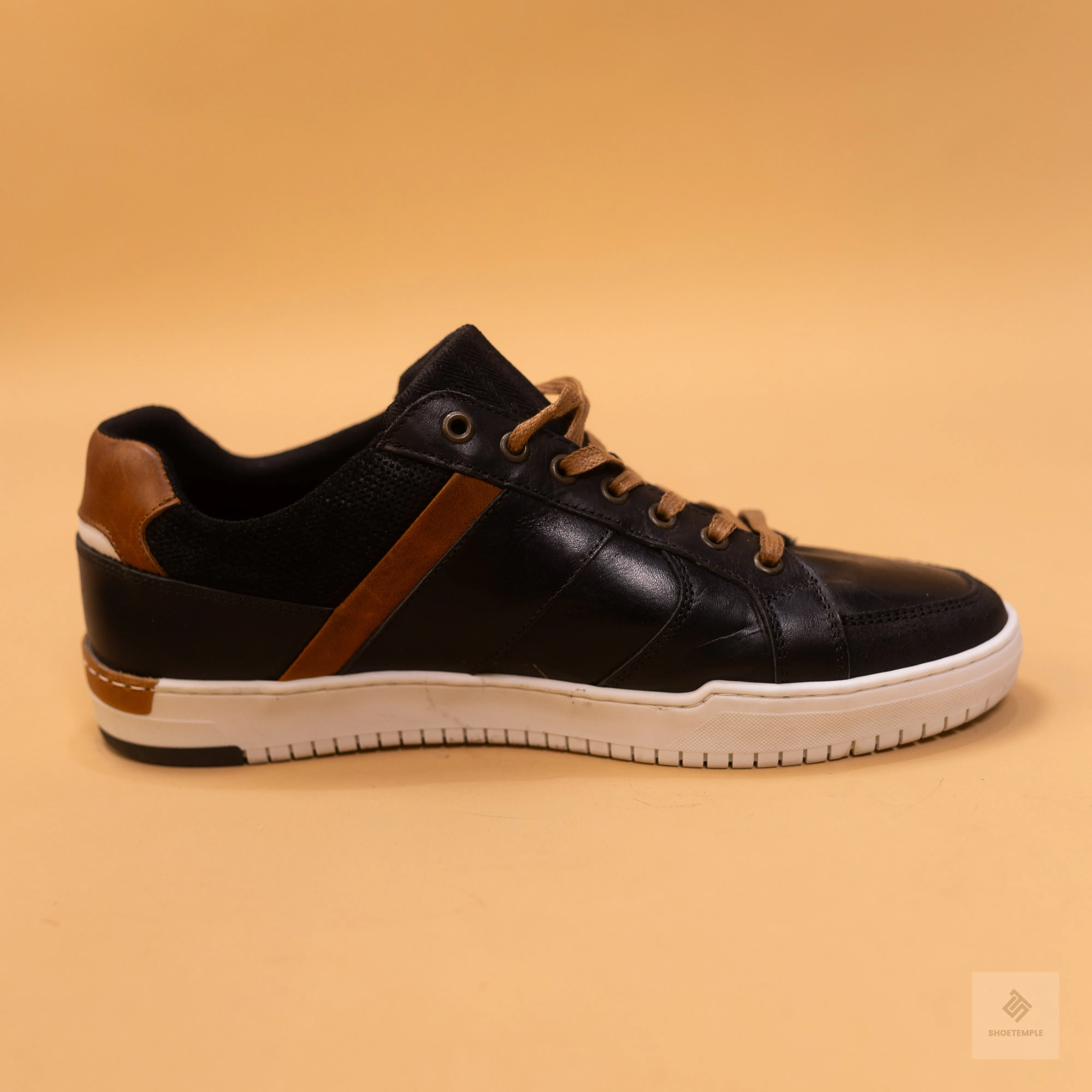 Apostle Leather Sneaker