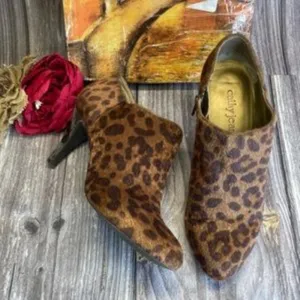 BELLA VITA Kira II Leopard Print Booties 9M