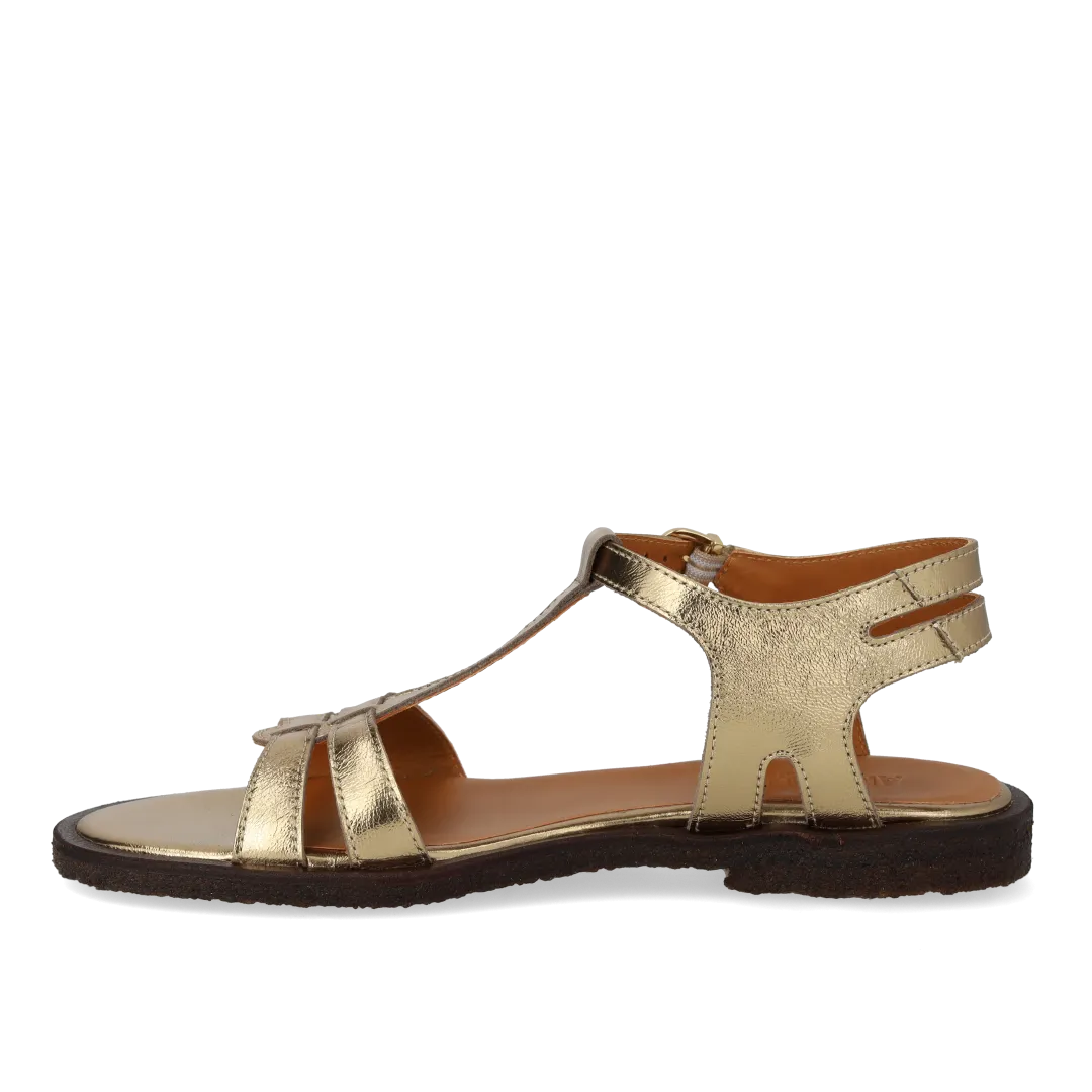 Classic strappy sandal