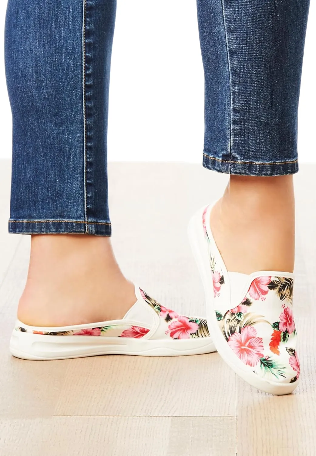 Comfortview Women's Wide Width The Camellia Sneaker