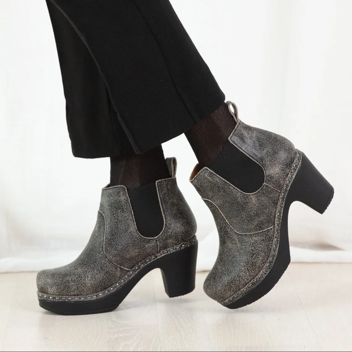 Doris Black Vintage