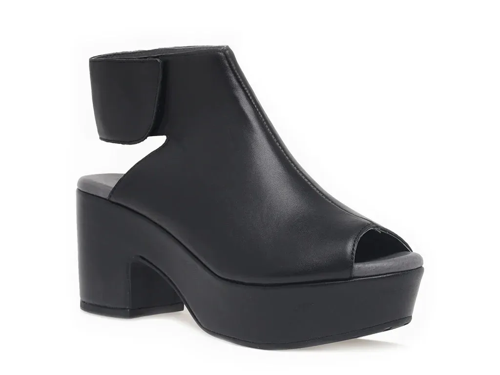 Gabby, Black
