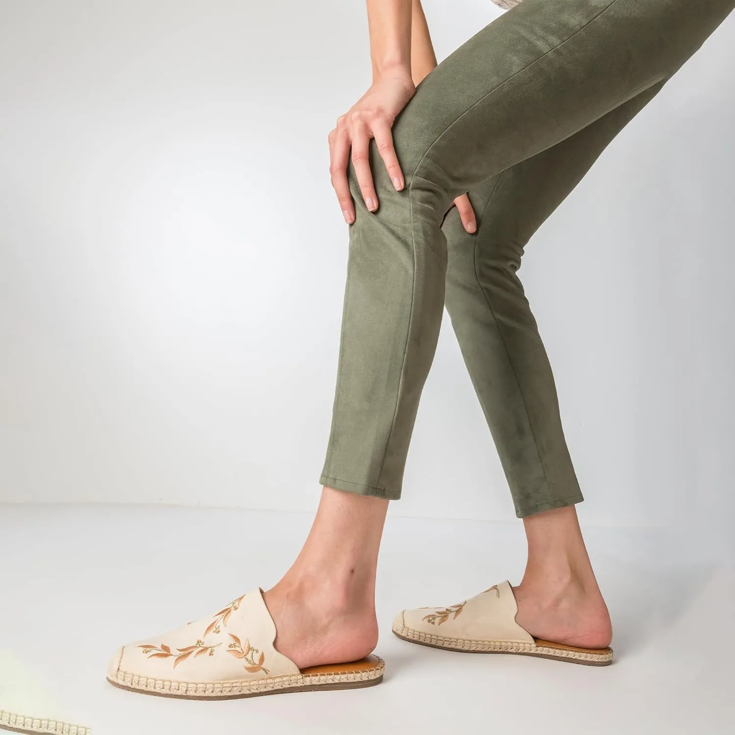 JATAREA Women's Flat Mules | Round Toe Leather Slip-Ons for Any Summer Outing Shoes