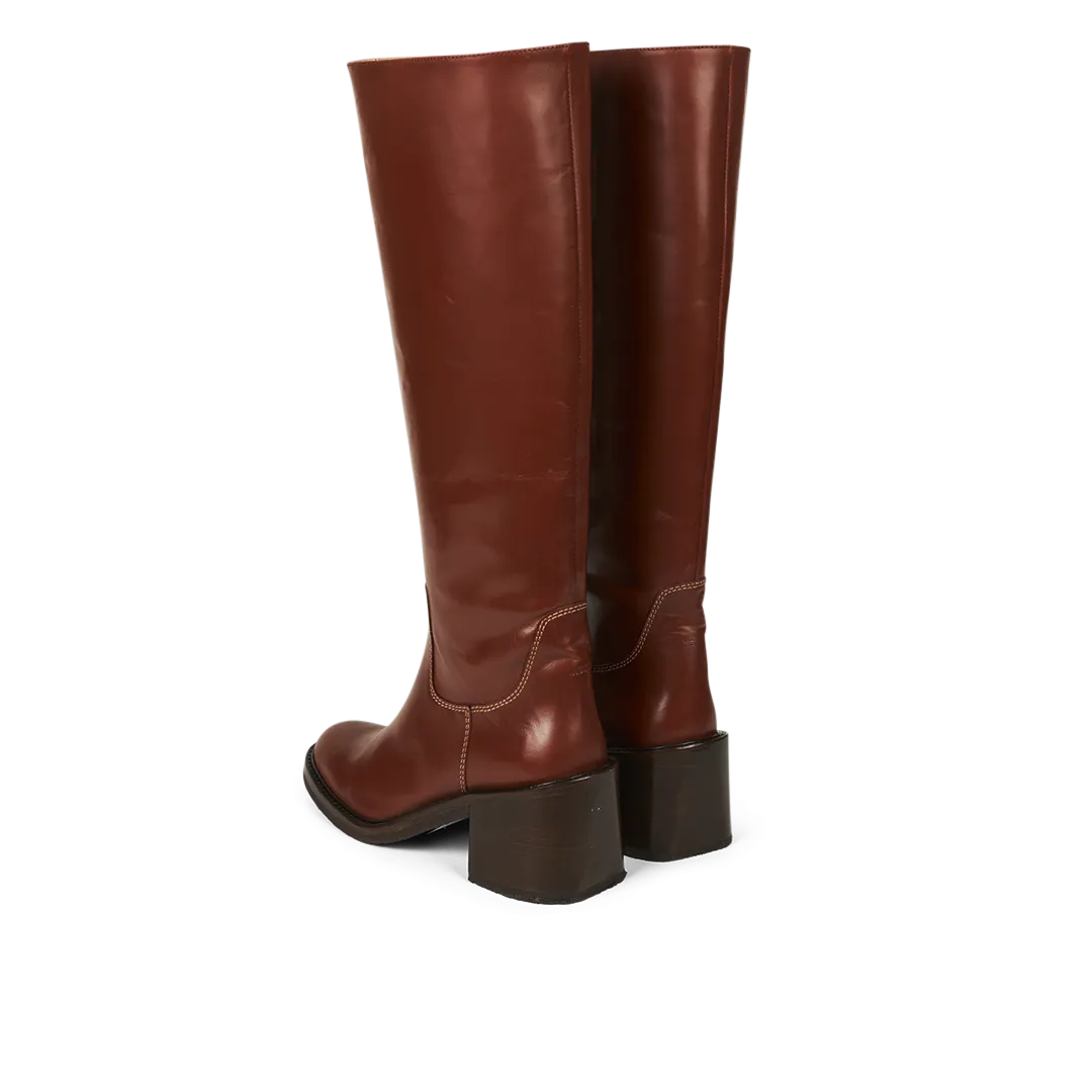 Longshafted boot