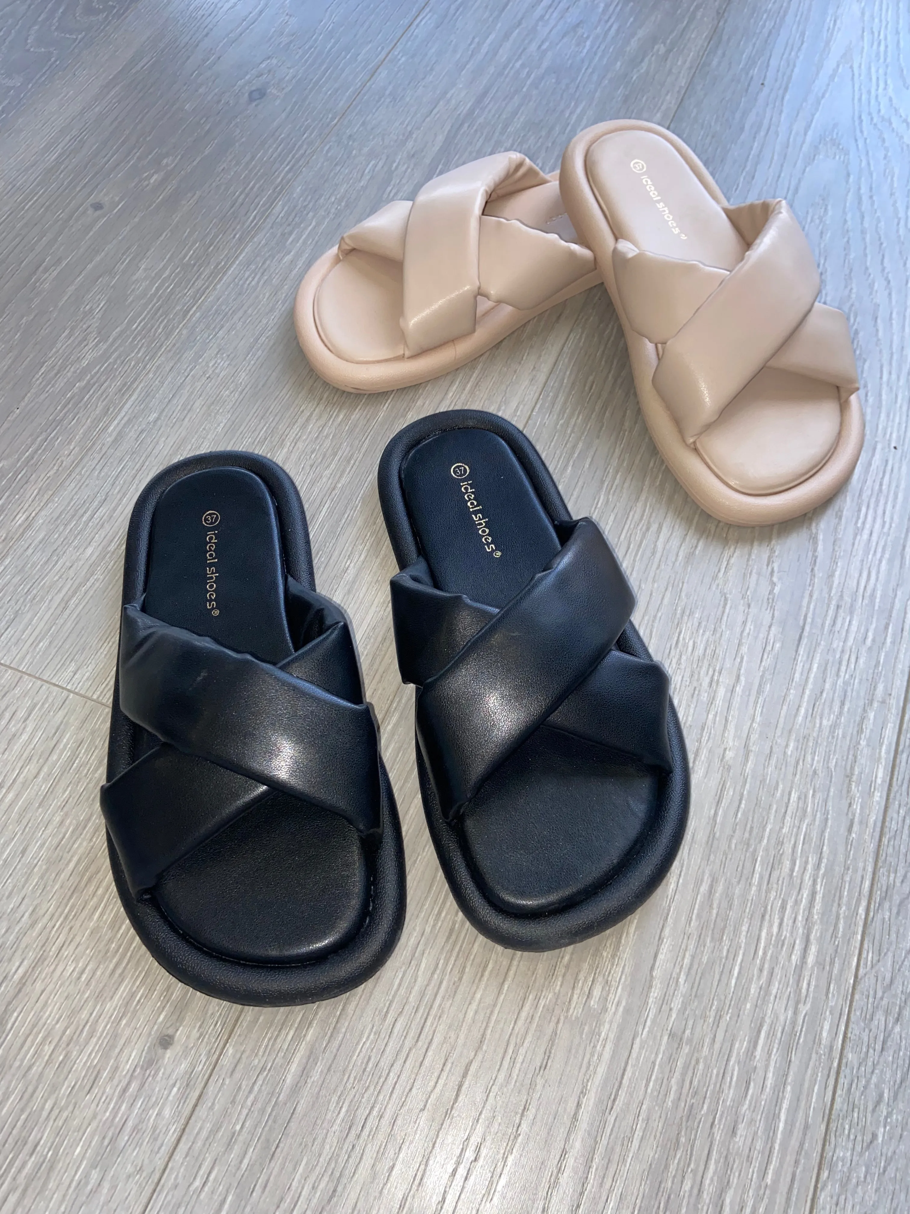 Martha cushioned strap sandal - black
