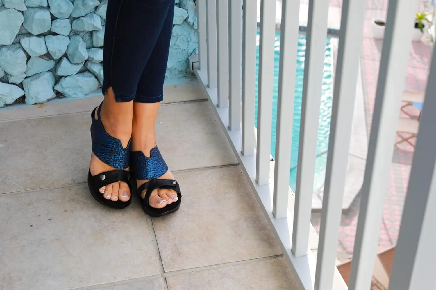 Modzori Krista Women's Mid Wedge Reversible Sandal