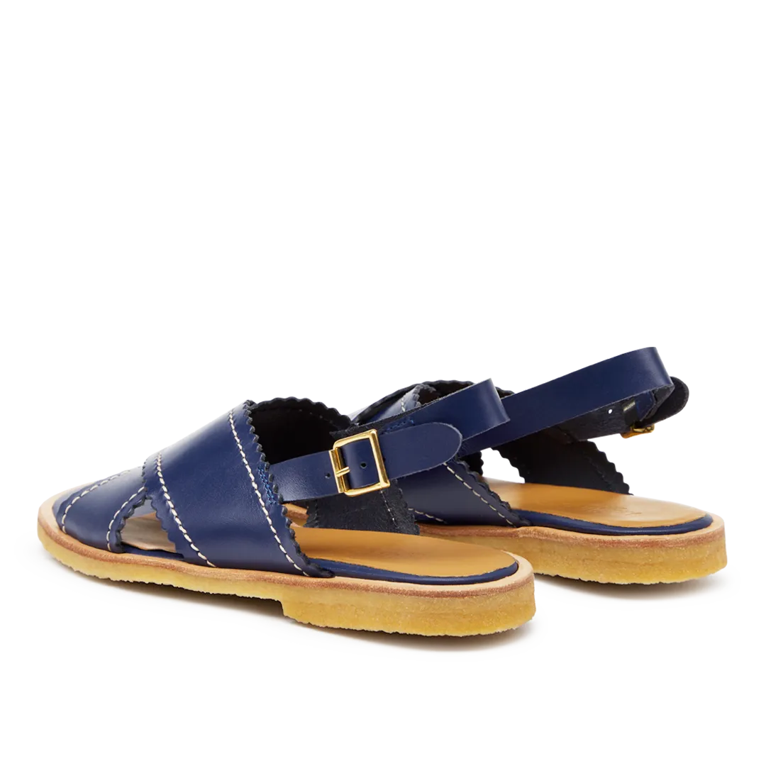 Sandal with wavy trim