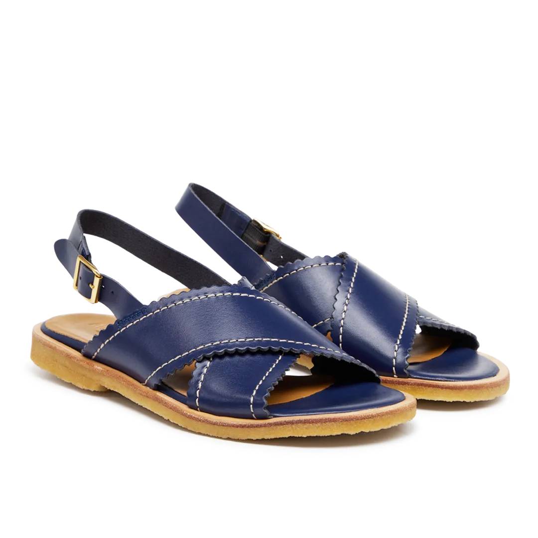 Sandal with wavy trim