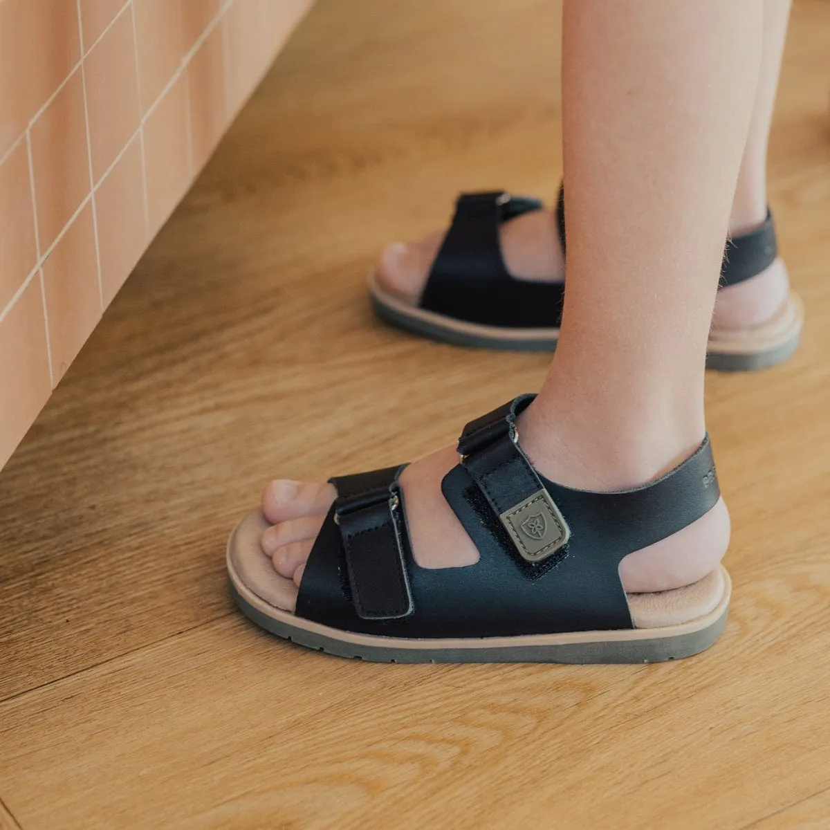 Wilder Sandal in Black/Khaki