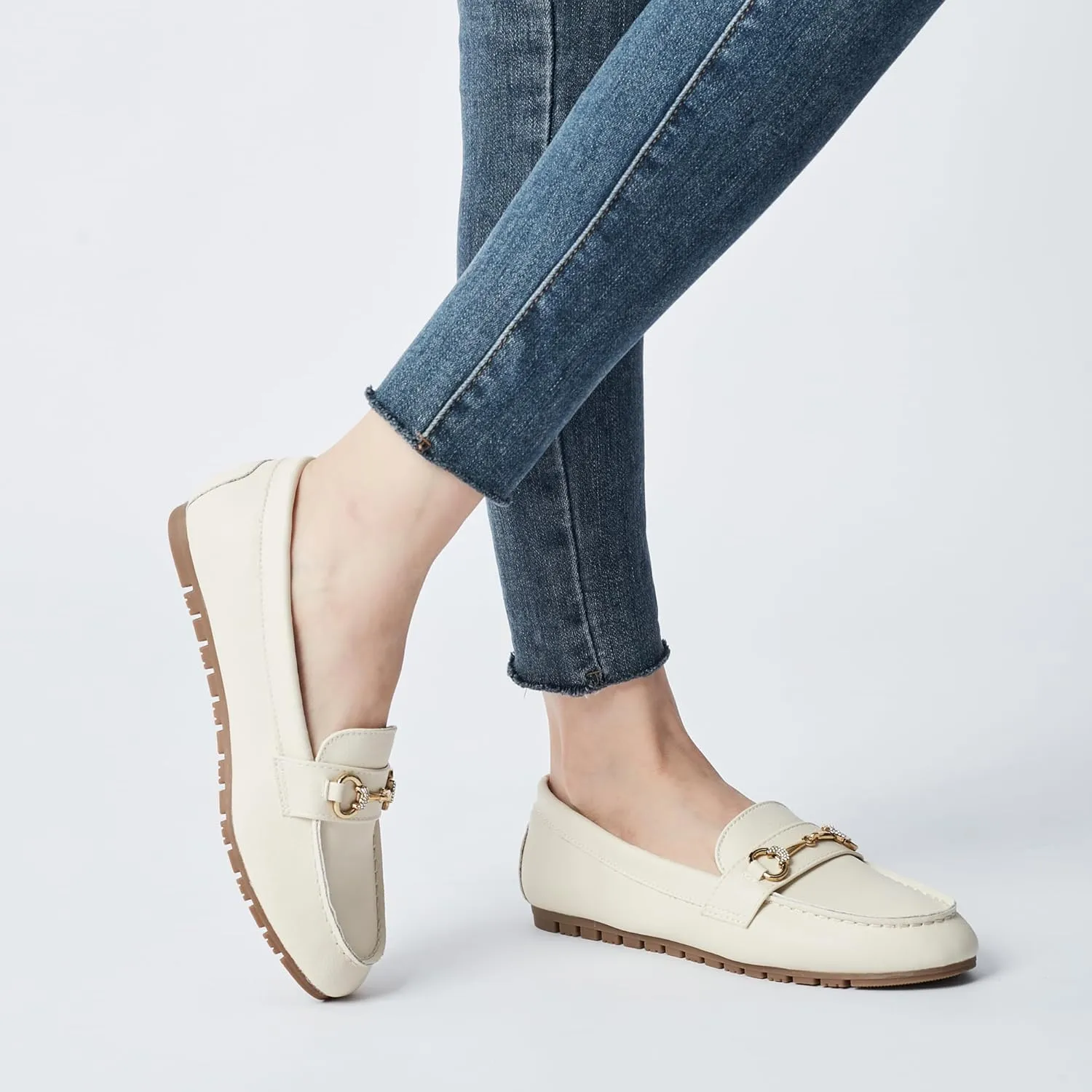 Women's Wide Loafers Casual Slip on Flat Shoes Women's Comfort Penny Loafers with Arch Support Women Dressy Moccasins