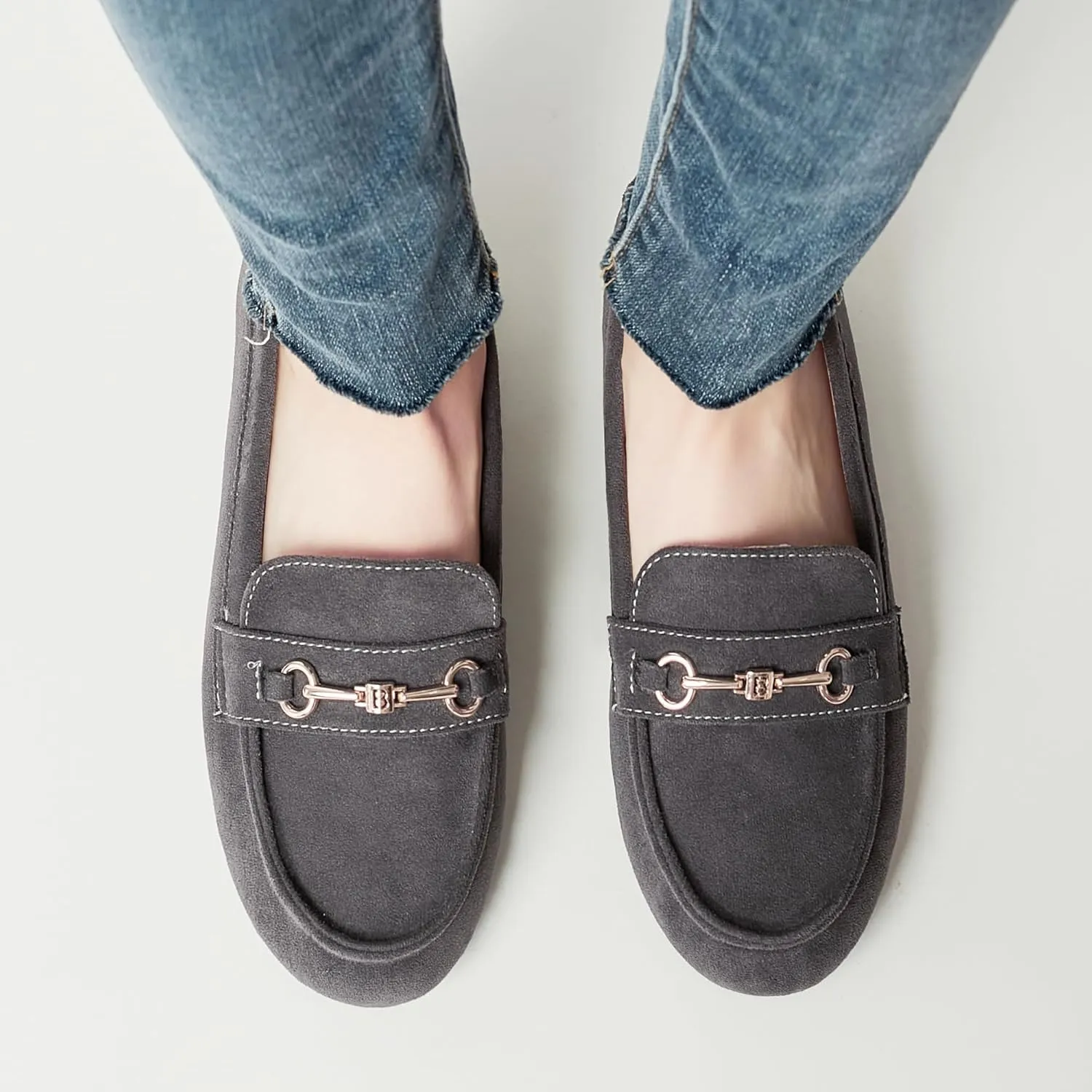 Women's Wide Loafers Casual Slip on Flat Shoes Women's Comfort Penny Loafers with Arch Support Women Dressy Moccasins
